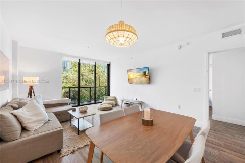 Condo in Miami, Florida, 1 bedroom  № 1861496 - photo 5