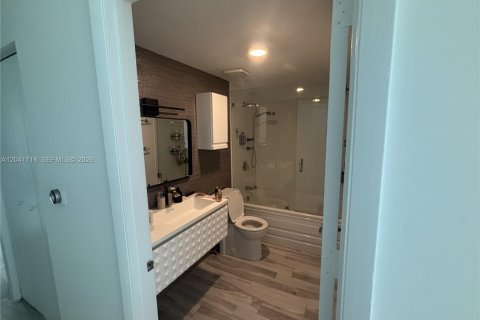 Copropriété à louer à Miami, Floride: 3 chambres, 103.4 m2 № 2184468 - photo 18