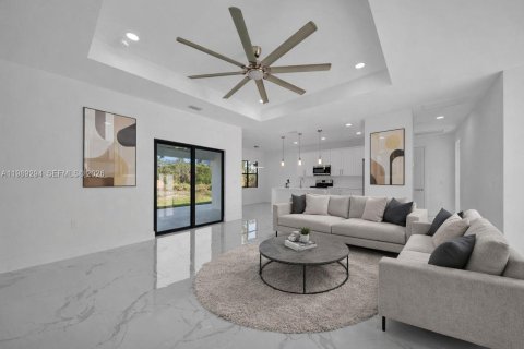 Casa en venta en Lehigh Acres, Florida, 4 dormitorios, 159.7 m2 № 2051566 - foto 13