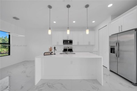 Casa en venta en Lehigh Acres, Florida, 4 dormitorios, 159.7 m2 № 2051566 - foto 14