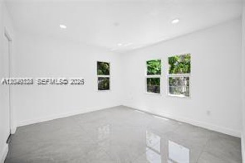 House in Opa-locka, Florida 3 bedrooms, 119.29 sq.m. № 2086626 - photo 2