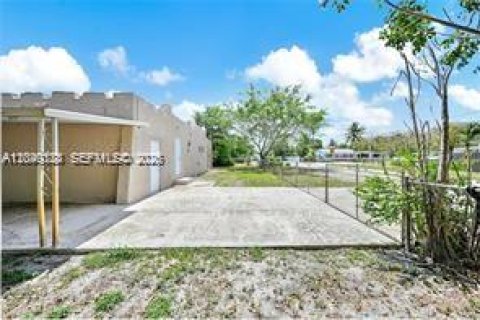House in Opa-locka, Florida 3 bedrooms, 119.29 sq.m. № 2086626 - photo 26