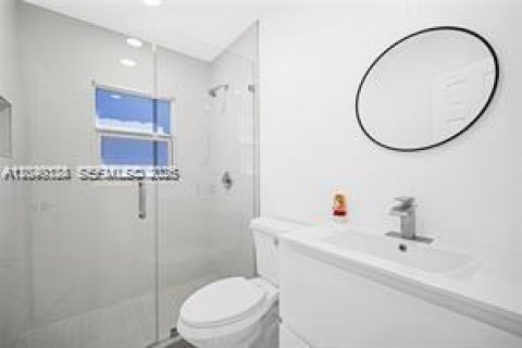 House in Opa-locka, Florida 3 bedrooms, 119.29 sq.m. № 2086626 - photo 5