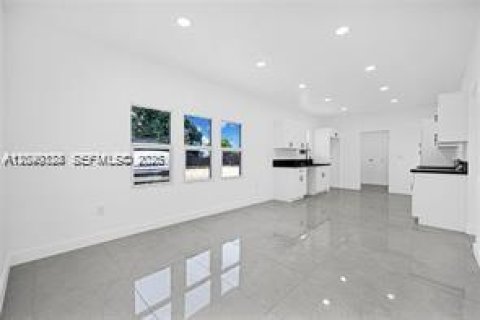 House in Opa-locka, Florida 3 bedrooms, 119.29 sq.m. № 2086626 - photo 15