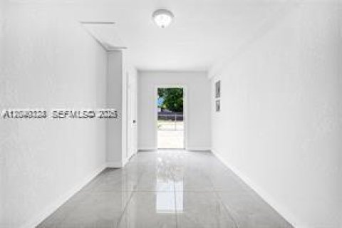 House in Opa-locka, Florida 3 bedrooms, 119.29 sq.m. № 2086626 - photo 21