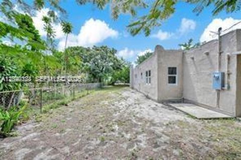 House in Opa-locka, Florida 3 bedrooms, 119.29 sq.m. № 2086626 - photo 24