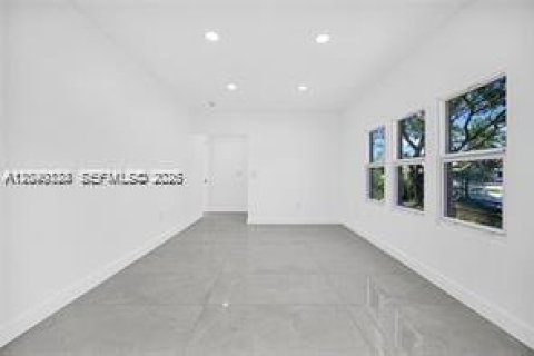 House in Opa-locka, Florida 3 bedrooms, 119.29 sq.m. № 2086626 - photo 16