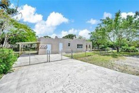 House in Opa-locka, Florida 3 bedrooms, 119.29 sq.m. № 2086626 - photo 28
