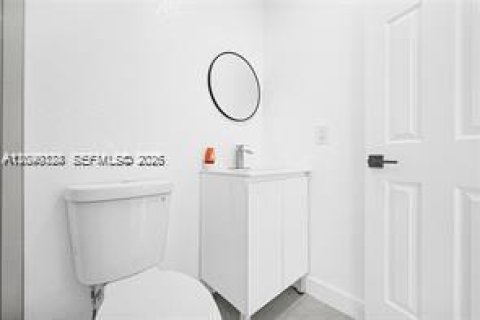 House in Opa-locka, Florida 3 bedrooms, 119.29 sq.m. № 2086626 - photo 13