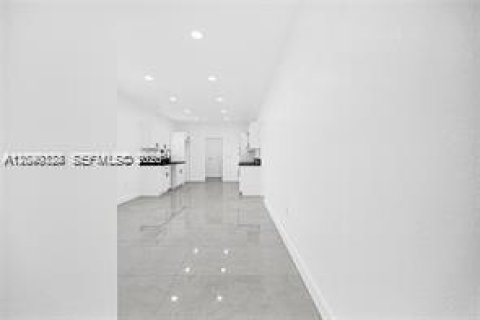 House in Opa-locka, Florida 3 bedrooms, 119.29 sq.m. № 2086626 - photo 14