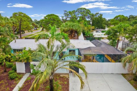 Villa ou maison à vendre à Saint Petersburg, Floride: 3 chambres, 106.84 m2 № 2408270 - photo 2