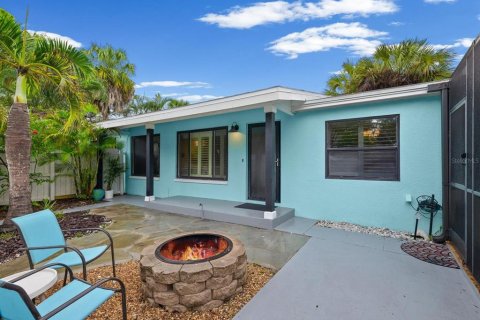 Villa ou maison à Saint Petersburg, Floride 3 chambres, 106.84 m2 № 2408270