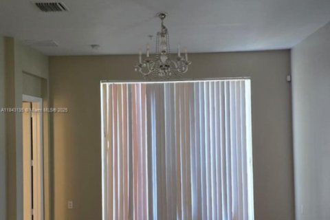 Снять в аренду кондоминиум в Ривьера-Бич, Флорида 3 спальни, 97.45м2, № 1836278 - фото 2