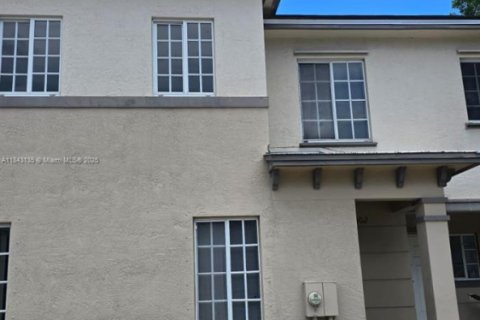 Снять в аренду кондоминиум в Ривьера-Бич, Флорида 3 спальни, 97.45м2, № 1836278 - фото 1