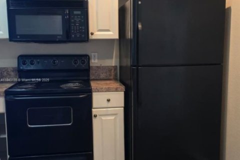 Снять в аренду кондоминиум в Ривьера-Бич, Флорида 3 спальни, 97.45м2, № 1836278 - фото 3