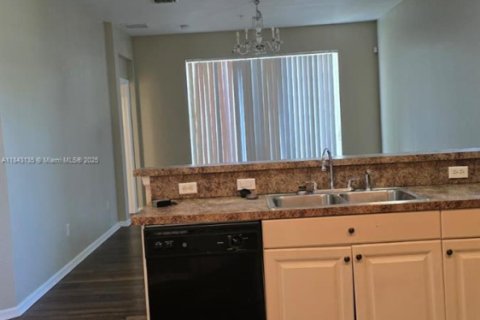 Снять в аренду кондоминиум в Ривьера-Бич, Флорида 3 спальни, 97.45м2, № 1836278 - фото 5