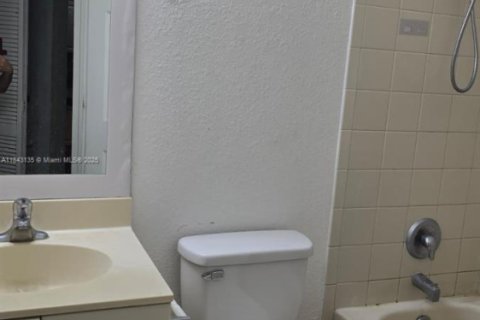 Снять в аренду кондоминиум в Ривьера-Бич, Флорида 3 спальни, 97.45м2, № 1836278 - фото 6