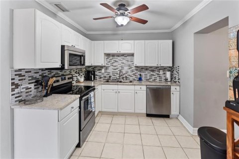 Casa en venta en Tampa, Florida, 2 dormitorios, 124.3 m2 № 1915754 - foto 11