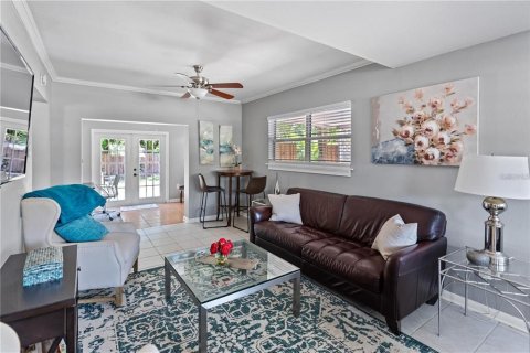 Casa en venta en Tampa, Florida, 2 dormitorios, 124.3 m2 № 1915754 - foto 2