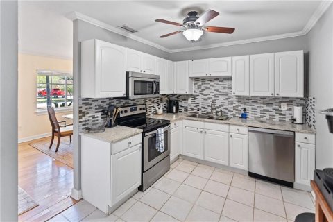 Casa en venta en Tampa, Florida, 2 dormitorios, 124.3 m2 № 1915754 - foto 9