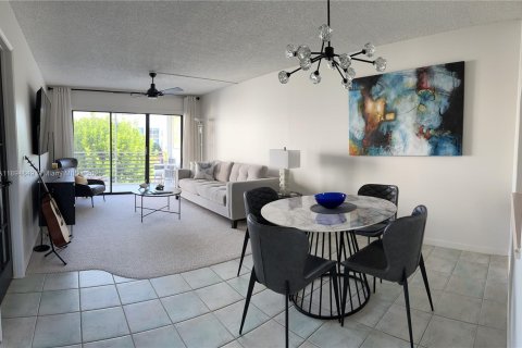 Condominio en alquiler en Lauderdale-by-the-Sea, Florida, 1 dormitorio, 78.97 m2 № 1949277 - foto 4