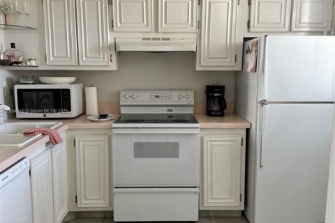 Condominio en alquiler en Lauderdale-by-the-Sea, Florida, 1 dormitorio, 78.97 m2 № 1949277 - foto 16