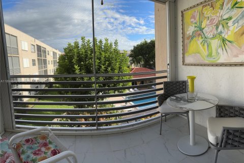 Condominio en alquiler en Lauderdale-by-the-Sea, Florida, 1 dormitorio, 78.97 m2 № 1949277 - foto 11