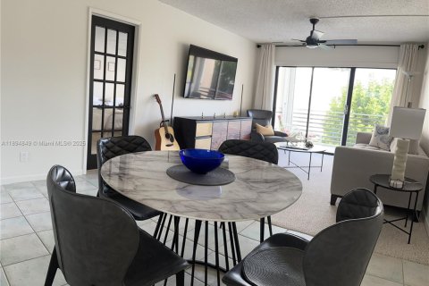 Condominio en alquiler en Lauderdale-by-the-Sea, Florida, 1 dormitorio, 78.97 m2 № 1949277 - foto 6