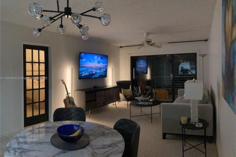 Condominio en alquiler en Lauderdale-by-the-Sea, Florida, 1 dormitorio, 78.97 m2 № 1949277 - foto 7