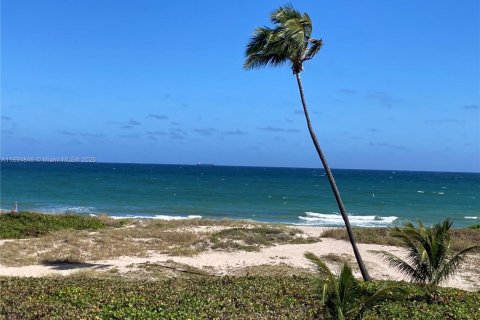 Condominio en alquiler en Lauderdale-by-the-Sea, Florida, 1 dormitorio, 78.97 m2 № 1949277 - foto 3