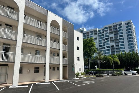 Condominio en alquiler en Lauderdale-by-the-Sea, Florida, 1 dormitorio, 78.97 m2 № 1949277 - foto 28