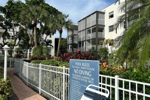 Condominio en alquiler en Lauderdale-by-the-Sea, Florida, 1 dormitorio, 78.97 m2 № 1949277 - foto 25