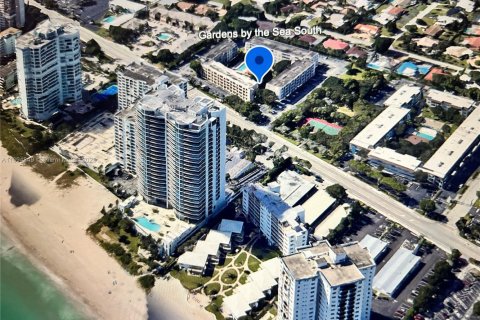 Condominio en alquiler en Lauderdale-by-the-Sea, Florida, 1 dormitorio, 78.97 m2 № 1949277 - foto 1