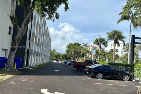 Condominio en alquiler en Lauderdale-by-the-Sea, Florida, 1 dormitorio, 78.97 m2 № 1949277 - foto 29