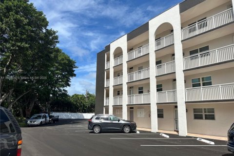 Condominio en alquiler en Lauderdale-by-the-Sea, Florida, 1 dormitorio, 78.97 m2 № 1949277 - foto 27