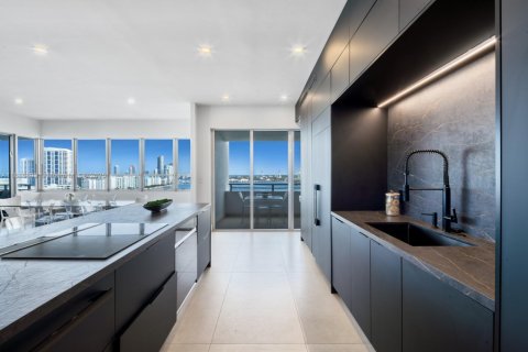 Condominio en venta en Miami Beach, Florida, 2 dormitorios, 181.16 m2 № 1781619 - foto 5