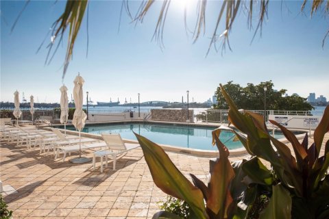 Condominio en venta en Miami Beach, Florida, 2 dormitorios, 181.16 m2 № 1781619 - foto 26