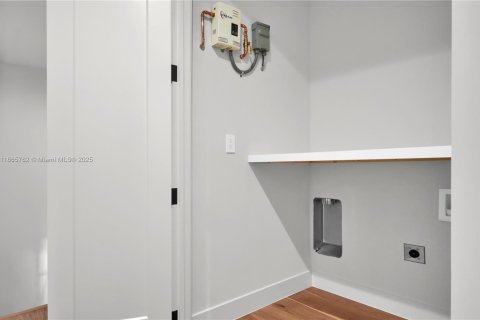 Casa en venta en Miami, Florida, 3 dormitorios, 160.07 m2 № 1897431 - foto 17