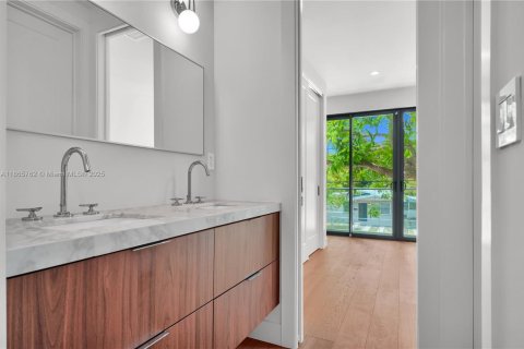 Casa en venta en Miami, Florida, 3 dormitorios, 160.07 m2 № 1897431 - foto 26