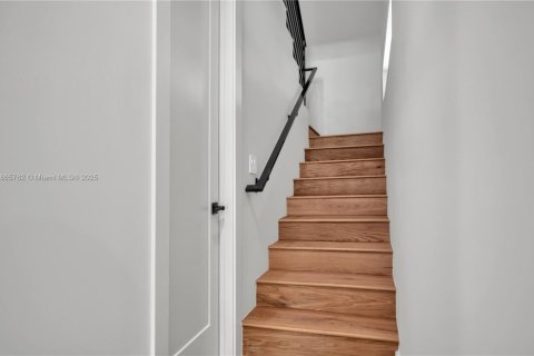 Casa en venta en Miami, Florida, 3 dormitorios, 160.07 m2 № 1897431 - foto 15