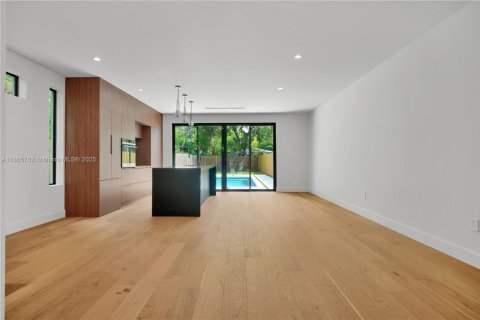 Casa en venta en Miami, Florida, 3 dormitorios, 160.07 m2 № 1897431 - foto 5