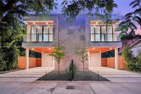 Casa en venta en Miami, Florida, 3 dormitorios, 160.07 m2 № 1897431 - foto 3