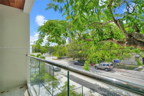 Casa en venta en Miami, Florida, 3 dormitorios, 160.07 m2 № 1897431 - foto 28