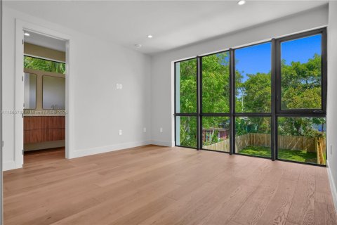 Casa en venta en Miami, Florida, 3 dormitorios, 160.07 m2 № 1897431 - foto 19