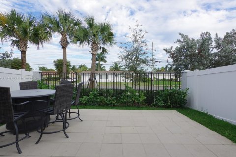 Adosado en venta en Miami Gardens, Florida, 3 dormitorios, 131.83 m2 № 1832246 - foto 25