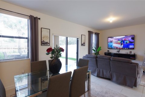Adosado en venta en Miami Gardens, Florida, 3 dormitorios, 131.83 m2 № 1832246 - foto 7