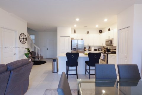 Adosado en venta en Miami Gardens, Florida, 3 dormitorios, 131.83 m2 № 1832246 - foto 9