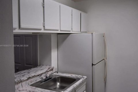 Condo in Pompano Beach, Florida, 1 bedroom  № 1995993 - photo 4