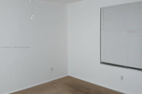 Condo in Pompano Beach, Florida, 1 bedroom  № 1995993 - photo 9