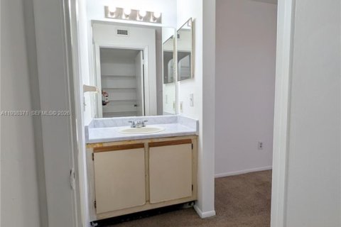 Снять в аренду кондоминиум в Помпано-Бич, Флорида 1 спальня, 57.6м2, № 1995993 - фото 23